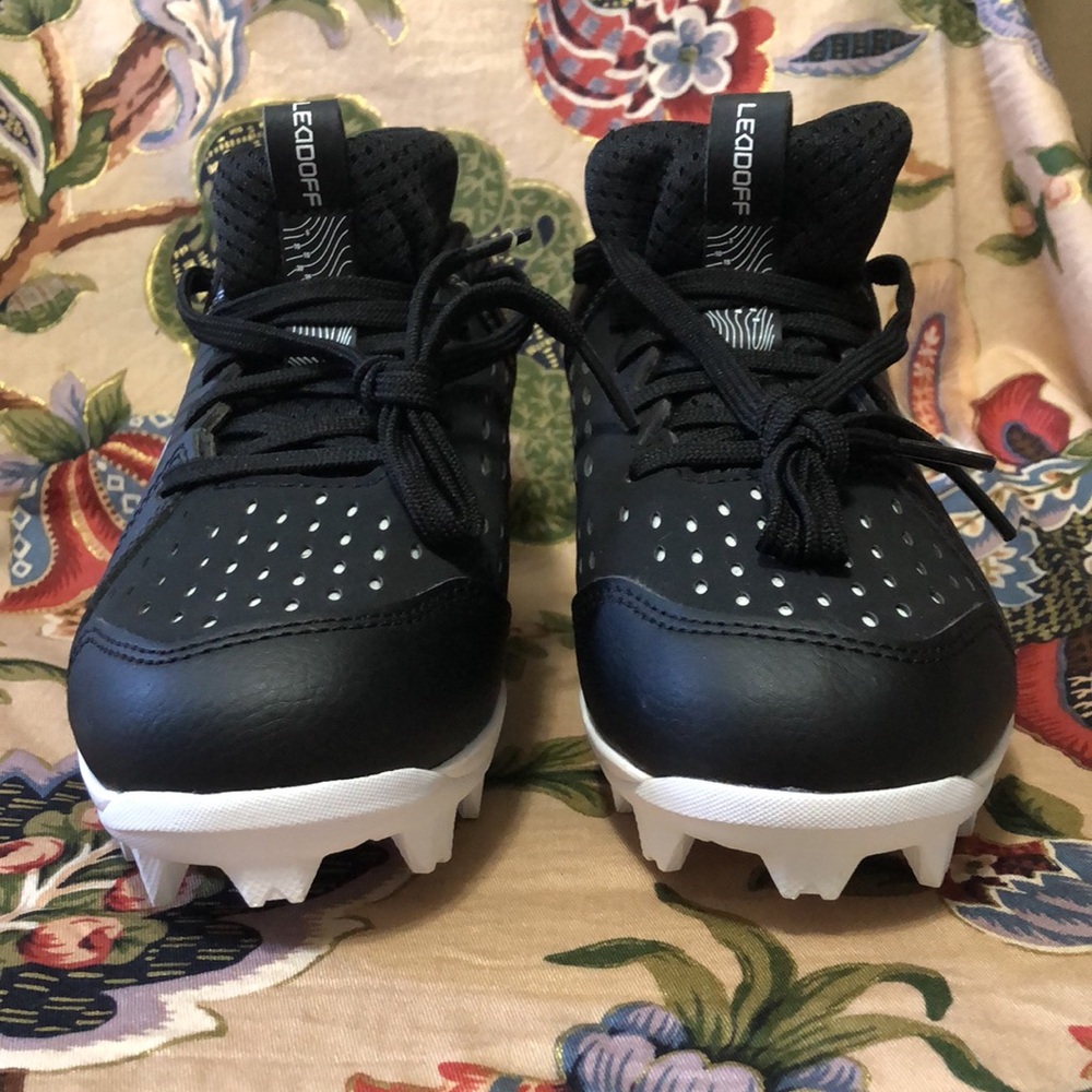 ⚽️UNDER ARMOUR⚽️NWOT Soccer Cleats, 2.5Y